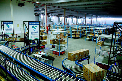 AI+倉儲(chǔ)物流 自主決策機(jī)器人引領(lǐng)變革，中國創(chuàng)新贏得國際關(guān)注